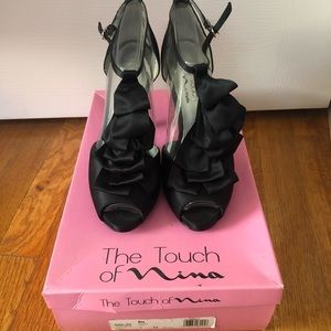 The Touch of Nina Black Heels size 7